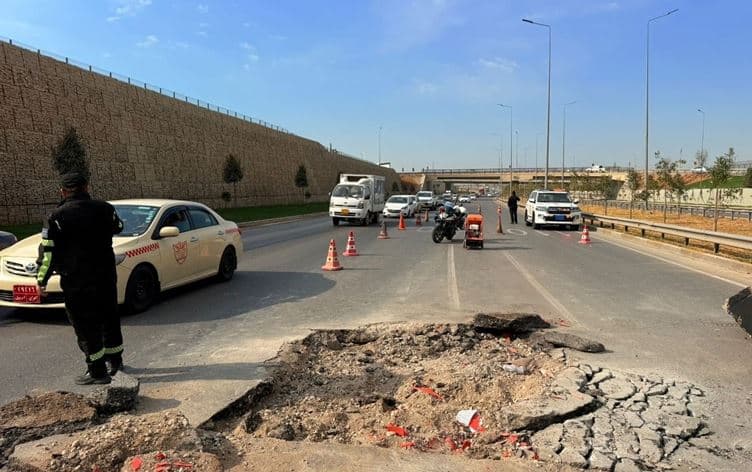 Piştî êrişa dronekê cadeyeke Hewlêrê\ Wêne: Rûdaw