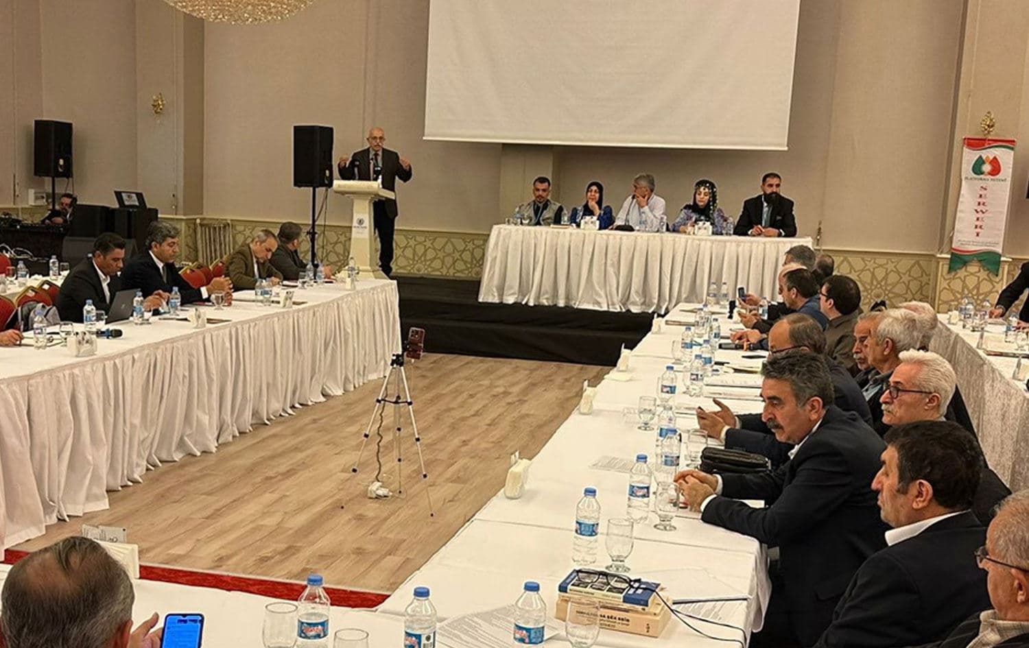 Diyarbakır’da kuruluşunu ilan eden Kürt Milli Platformu, 13 maddelik temel ilkelerden oluşan deklarasyon metnini kamuoyuyla paylaştı