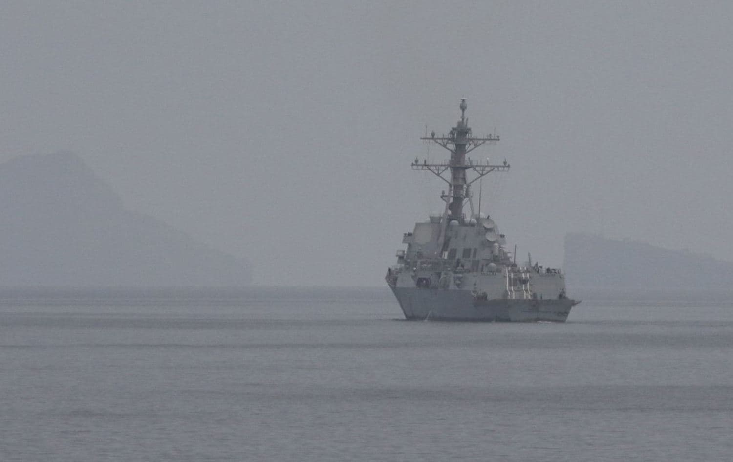 Two US Navy warships transited the Strait of Hormuz on April 11, 2026. Photo: CENTCOM
