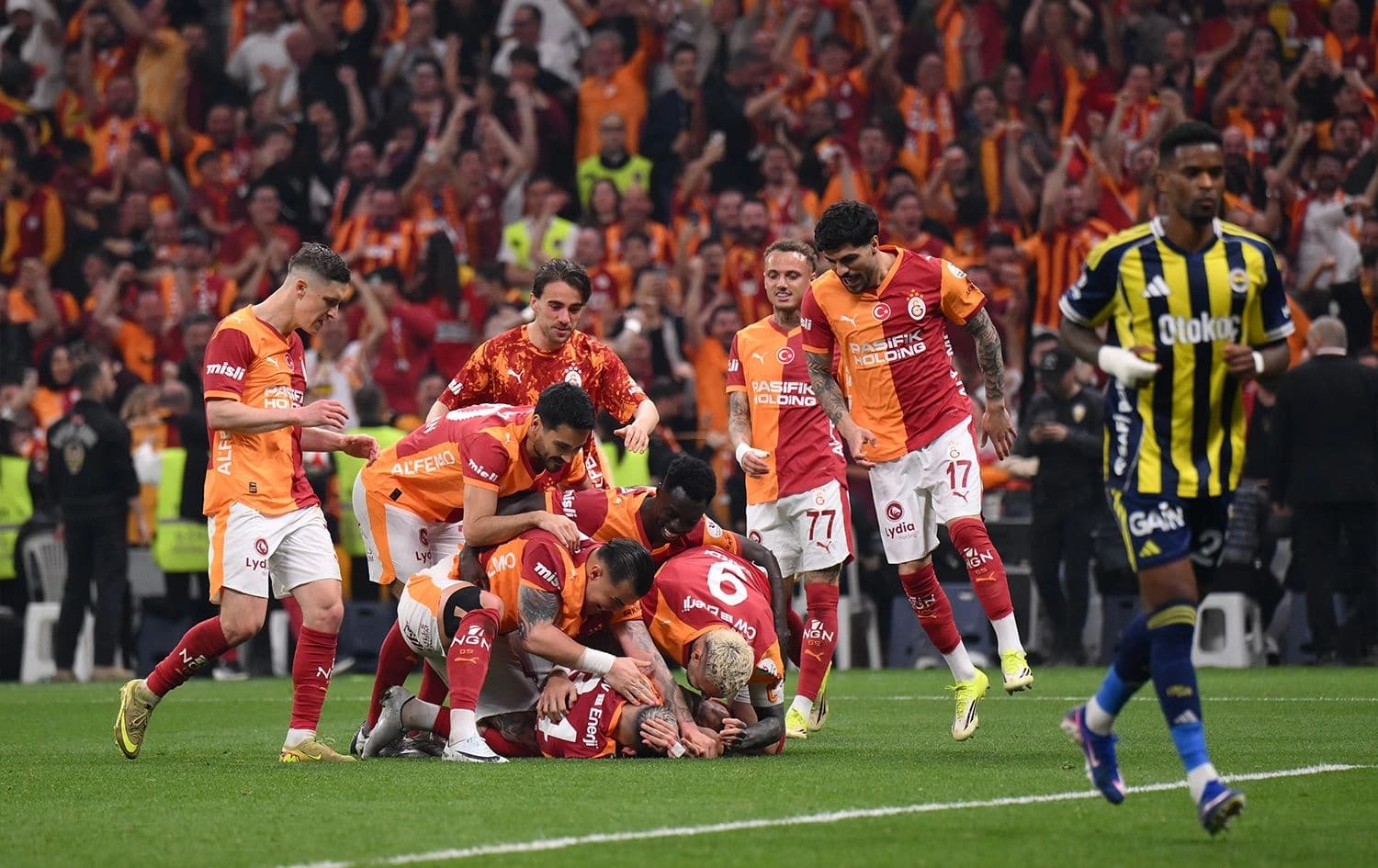 Galatasaray, Fenerbahçe’yi 3-0 mağlup etti
