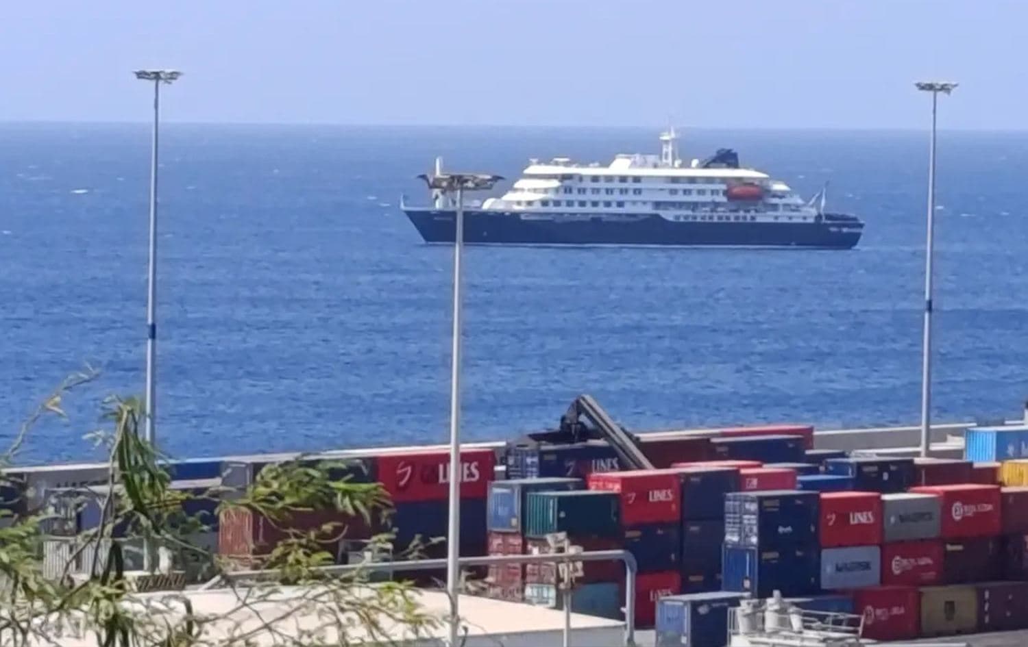 Hantavirüslü gemi kıyıya yanaşmaya hazırlanıyor