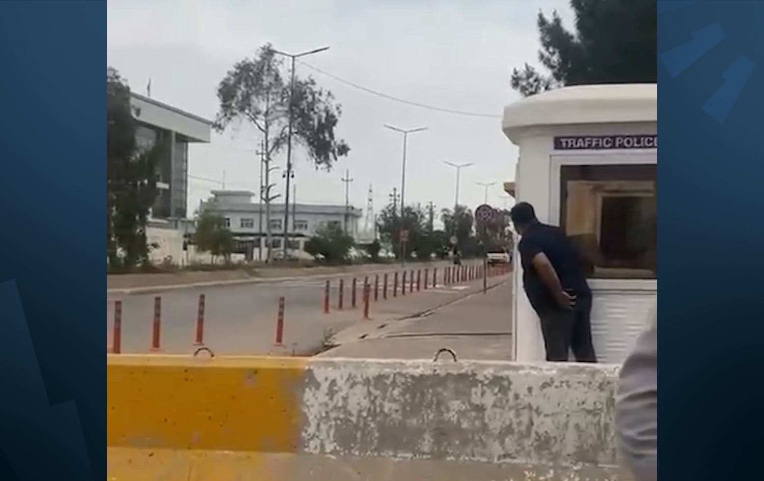 دیمەنێکی شەڕەکە.