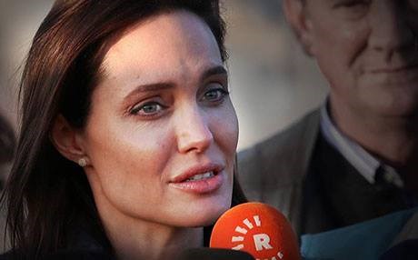 ئەنجێلینا جولی باسی "لەخۆگرتنی منداڵێکی كورد" دەکات