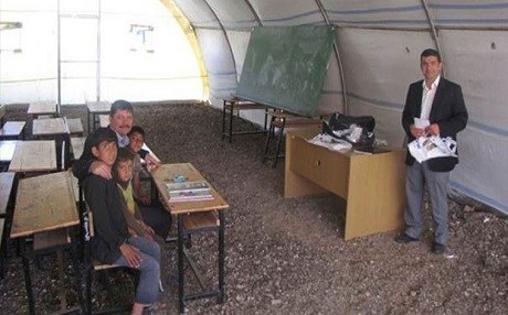 KAMPLAR - 3 dilde eğitim, Kürtçe yok