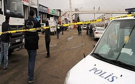 D.BAKIR- Polis aracı tarandı