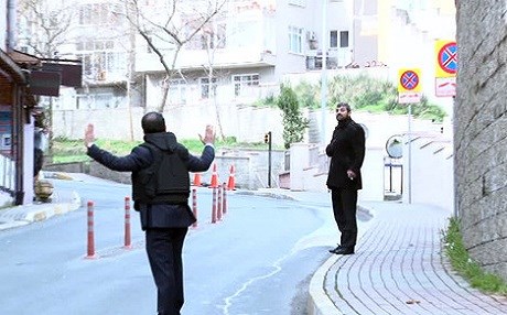 Konsolosluk önünde canlı bomba paniği