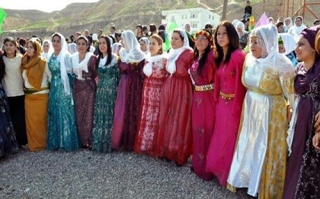 Li ser sînorê Rojava û Bakurê Kurdistanê roja jinan hat pîrozkirn