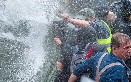 Frankfurt di nav dûmanê de maye