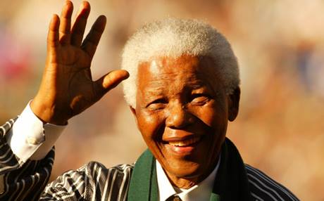Rewşa Nelson Mandela krîtîk e