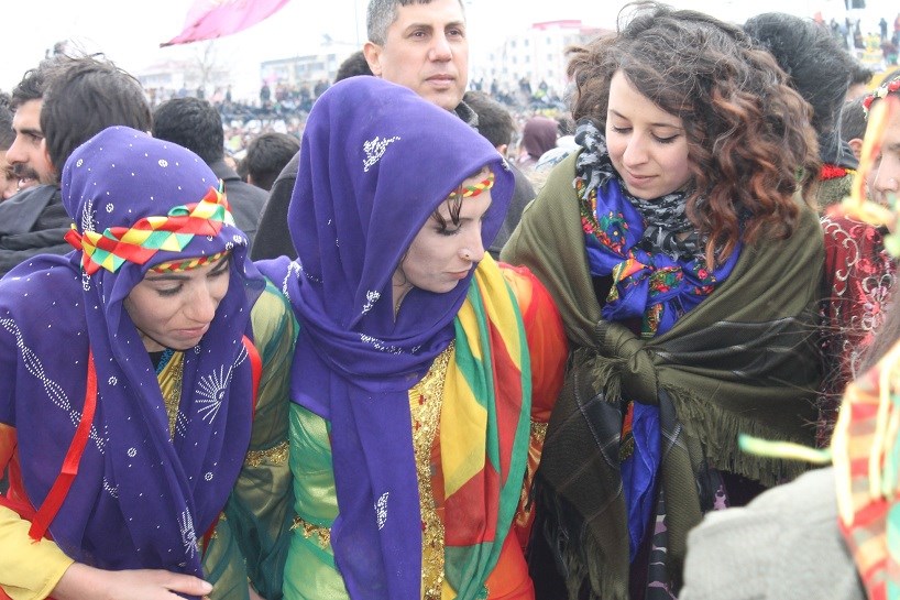 WÊNE - Newroz li Amedê bi coşî hat pîrozkirin