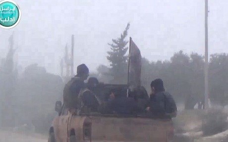 Idlib/Sûriye- Hêzên neyarên rêjîmê hêzên Esed tengav kirine