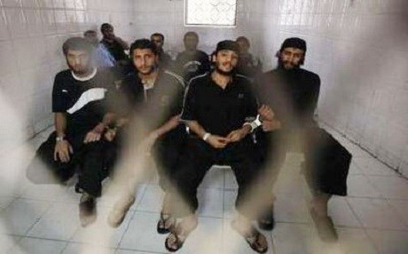 El Qaîde 300 girtî ji girtîgehê derxist