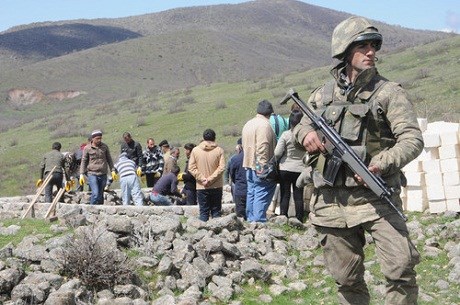DERSİM – Kazı başladı, kemikler çıktı