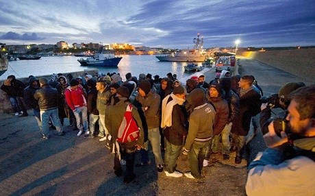 Batan gemide 400 göçmen öldü