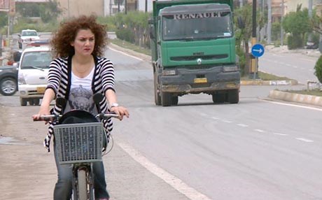 رانیە.. کچێک بە پاسکیل هاتوچۆی زانکۆ دەکات