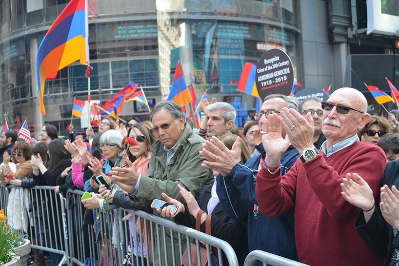 FOTO - New York'taki "soykırım" protestosunda Kürtçe pankart