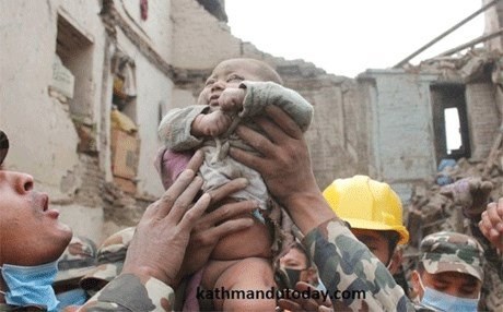 NEPAL- Piştî 22 seatan ji bin axê sax derket