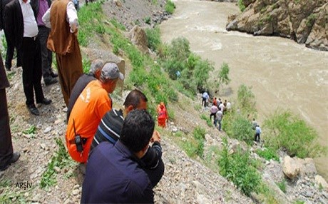 Li Colemêrgê wesayîtek ket Çemê Zapê