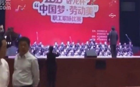 Çîn - Orkestra çû binê erdê! (Vîdyo)