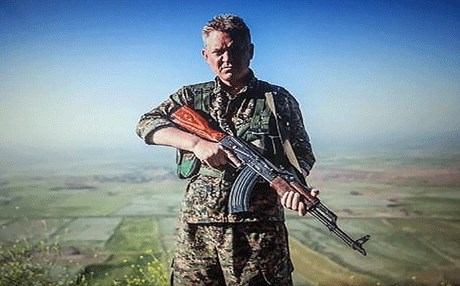 ئەکتەرێکی هۆڵیوود دەچێتە ریزی شەڕڤانانی YPG