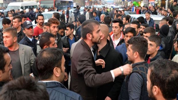 Erzurum da hdp şeçim otobüsüne faşist saldırı