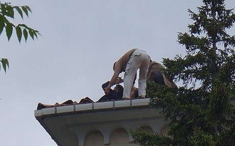 Elçilik çatısında intihar girişimi