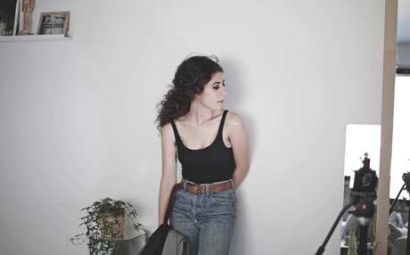 ئاڵا رەیانی گۆرانییەكی سوێدی دەڵێت