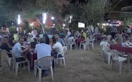 دانیشتوانی قامشلو شەوانە روو لە سەیرانگاکان دەکەن