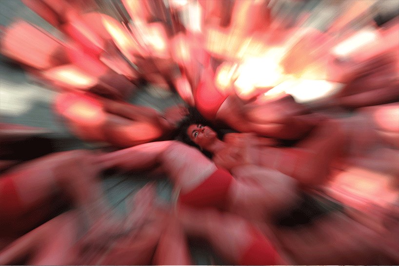 FOTO - Boğa güreşine karşı kana boyandılar...