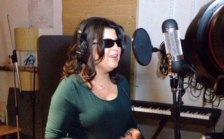 تارا رەسوڵ بۆ نەقیبێک گۆرانی دەڵێت