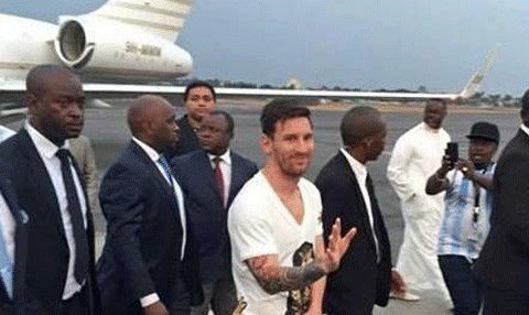 ڤێدیۆ، سه‌رۆكى گابۆن بووه‌ شۆفێرى مێسى