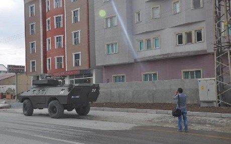 Horasan'da bir astsubay vuruldu