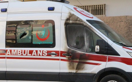 VİDEO - Ambulansa molotof!