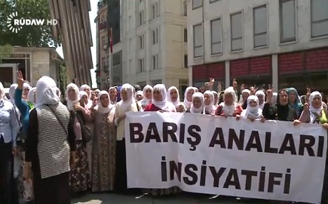 Dayikên Aştiyê êrişa li dijî kurdên rojava şermezar kirin