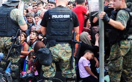 Makedonya rê ji penaberan re vekir