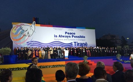 Di Konferansa Aştiyê de ji Alan û kurdan re nimêj kirin