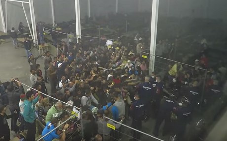 VİDEO - Macar kampındaki mülteci dramı