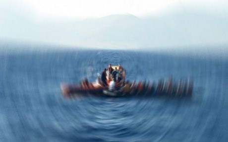 Di deryaya Ege de belema koçberan binav bû