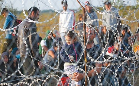 Bi sedan koçberên kurd li ser sînorê Sirbistan-Mecaristanê asê mane