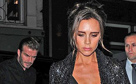 بە وێنە و ڤیدیۆ.. ژنەکەی دەیڤید بێکهام میزی بە خۆیدا کردووە