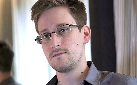 Edward Snowden Twitter'da!