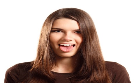 لون وشكل لسانك يعبر عن حالتك الصحية