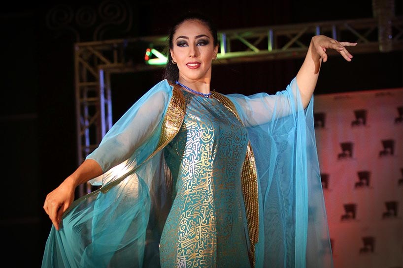 Basra'da renkli defile