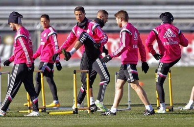 ئەستێرەکانی ریال مەدرید لە دەرەوەی بازنەن