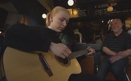 گیتار لە قۆناخەکانی دروستکردنیدا