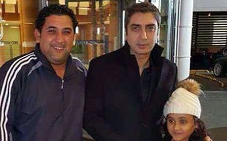 ھونەرمەندێکی تورک منداڵێک لە مردن رزگار دەکات