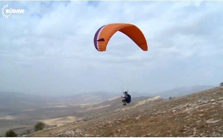 VÎDEO – Paraşûtvan li asimanên Kurdistanê difirin