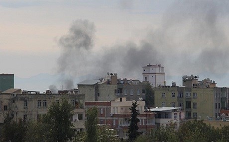 FARQÎN – 2 xanî rastî êrişa roketan hatin