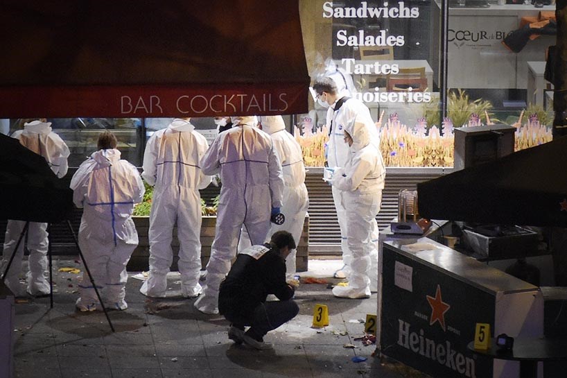 Parîs bi komkujiyê hejiya