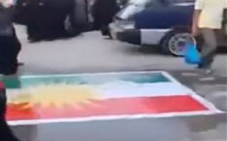 TEPKİ BÜYÜK! - Kürdistan Bayrağı’na çirkin saldırı!